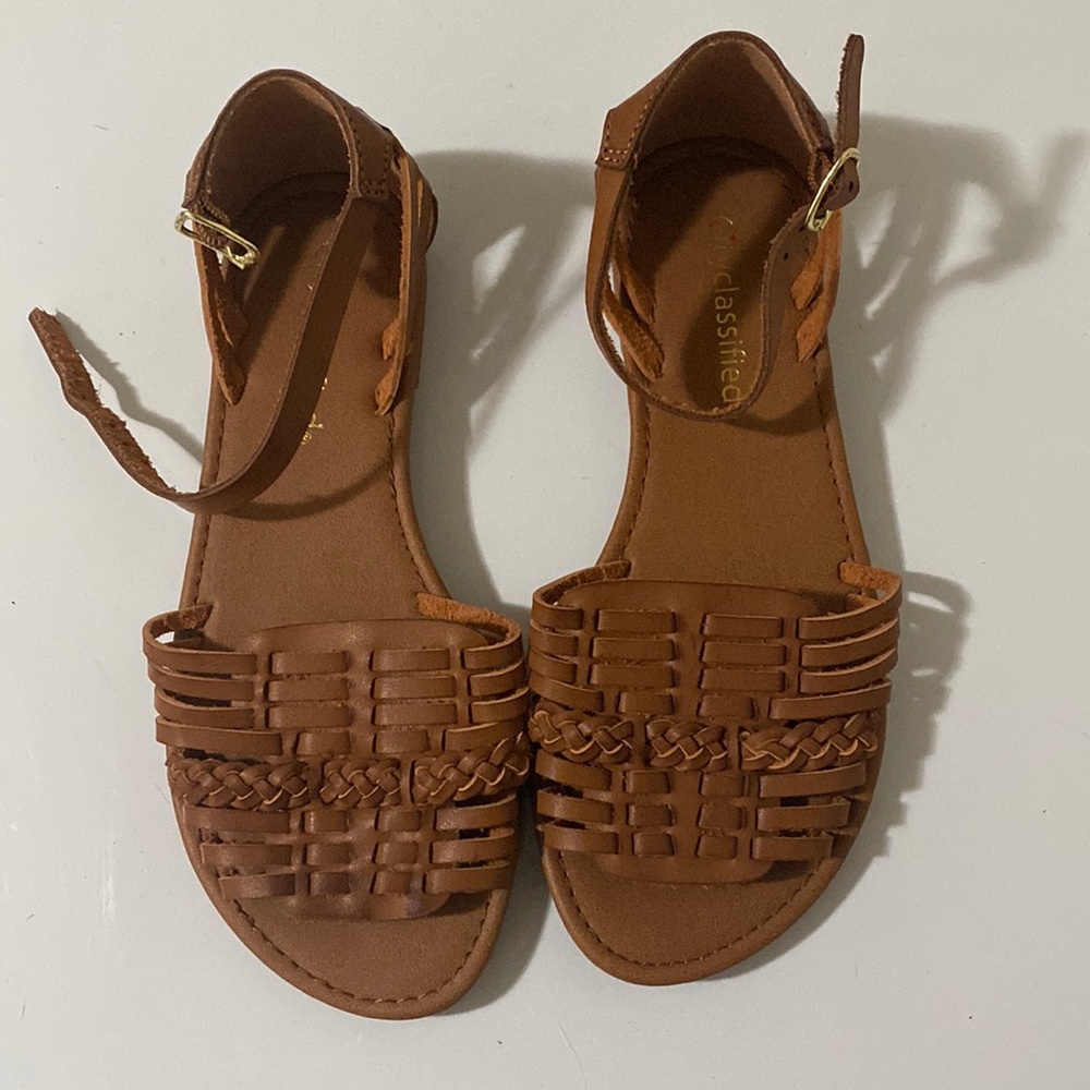 Brown leather flat shoes